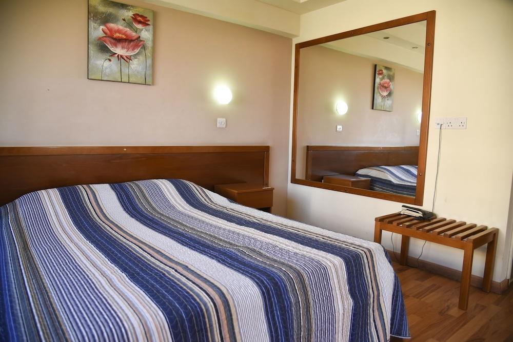 Elysso Hotel Ларнака Екстериор снимка