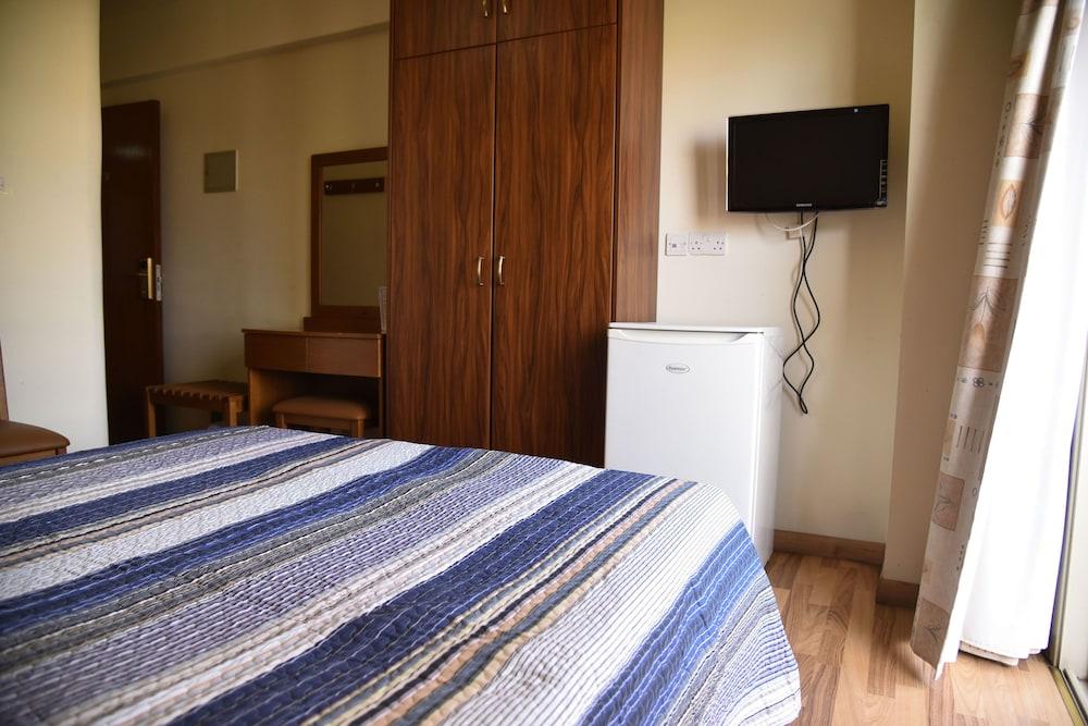 Elysso Hotel Ларнака Екстериор снимка